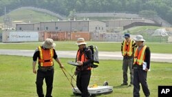 南韓工作人員在駐韓美軍基地測試環境污染
