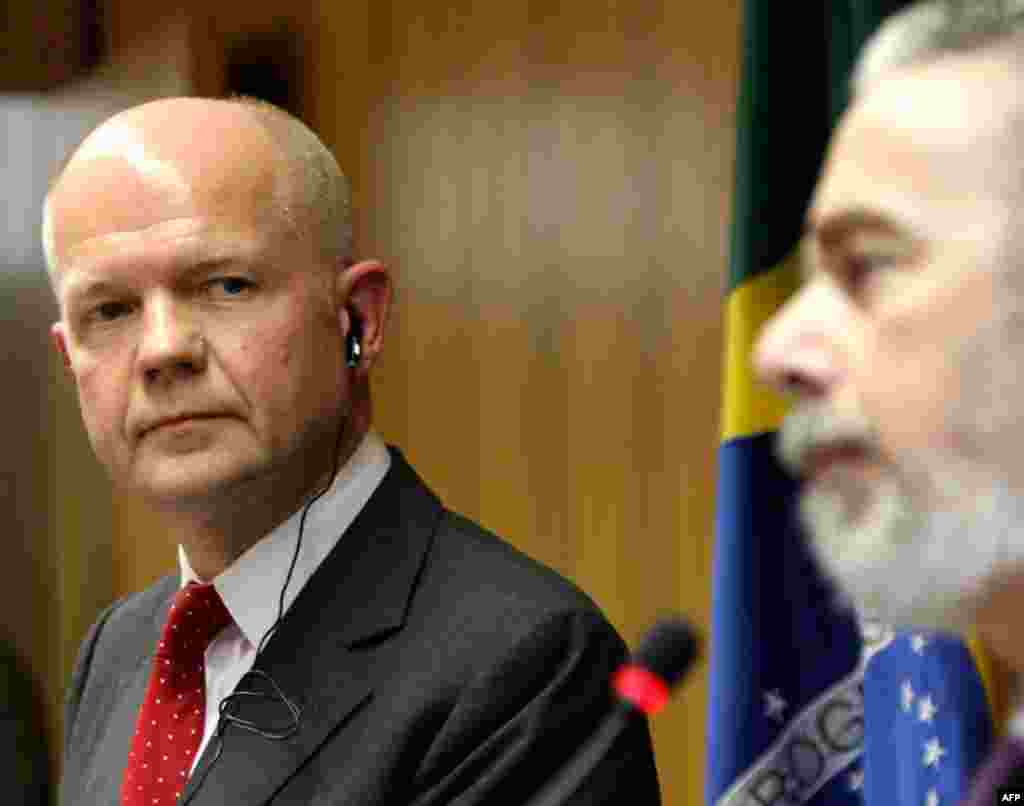 Ngoại trưởng Anh William Hague gọi cấm vận cho thấy quyết tâm của EU về Iran.