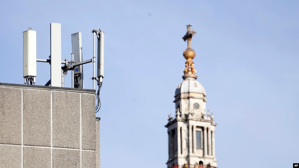 Teoritë e konspiracionit për koronavirusin; digjen kullat e rrjeteve 5G