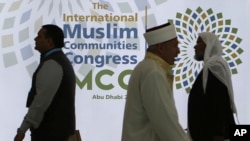 Para ulama dari negara-negara minoritas Muslim menghadiri konferensi di Abu Dhabi, UEA, Selasa (8/5).