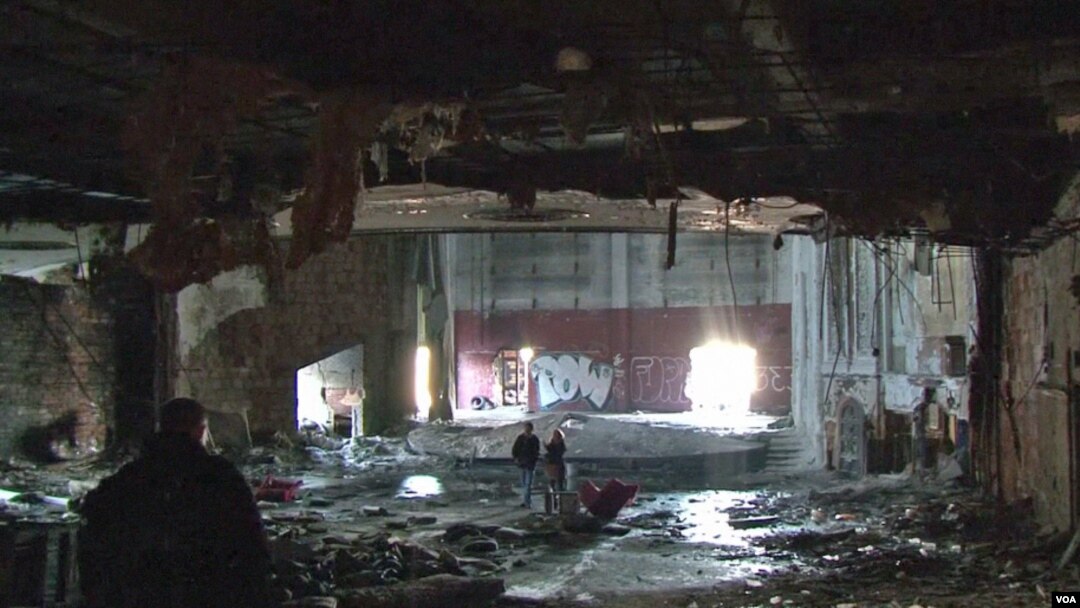 Teater Eastown di Detroit yang sudah lapuk. (Foto: Dok)