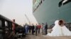 巨型貨輪繼續堵住蘇伊士運河 航運價格大幅攀升