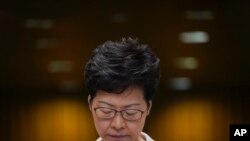 Pemimpin Eksekutif Hong Kong Carrie Lam saat konferensi pers di Hong Kong, Selasa, 26 November 2019. (Foto: AP/Vincent Yu)