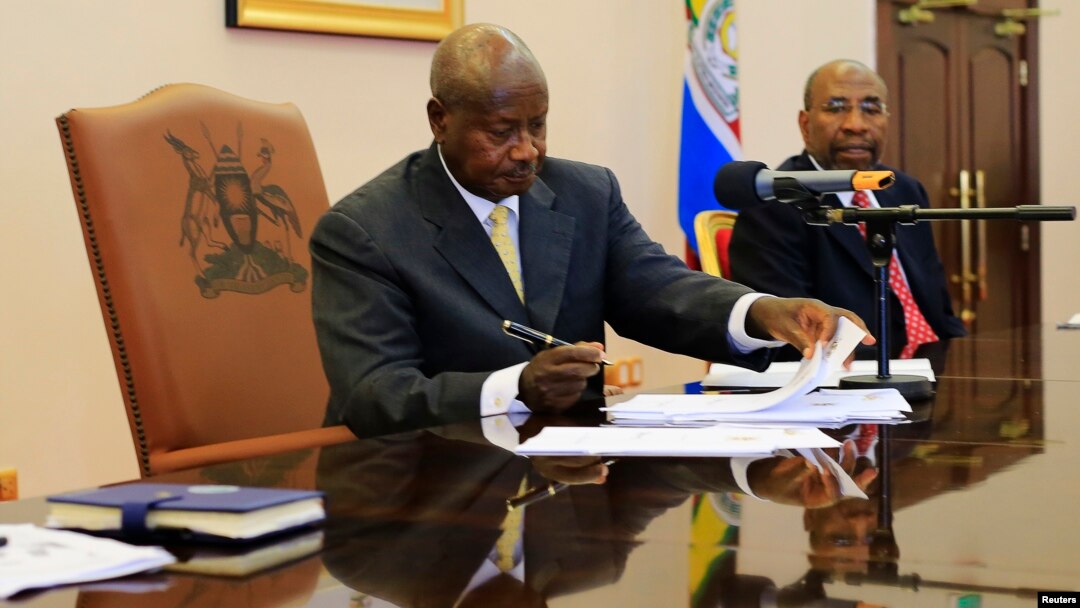 Uganda President Yoweri Museveni signs an anti-homosexual bill into law at the state house in Entebbe, 36 km (22 miles) south west of capital Kampala February 24, 2014. Museveni signed into law on Monday an anti-gay bill that toughens already strict legis