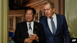 FILE - Russia's Foreign Minister Sergey Lavrov, right, and Myanmar's Foreign Minister Than Swe enter a hall in Moscow, Sept. 14, 2023. Russia and Myanmar signed a memorandum on investment cooperation in a special economic zone in Dawei, Russia said on Feb. 23, 2025.