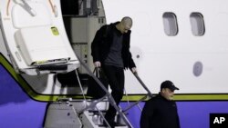 Matthew Miller, who had been held in North Korea since April 2014, walks off the plane after arriving at Joint Base Lewis-McChord, Washington, Nov. 8, 2014.