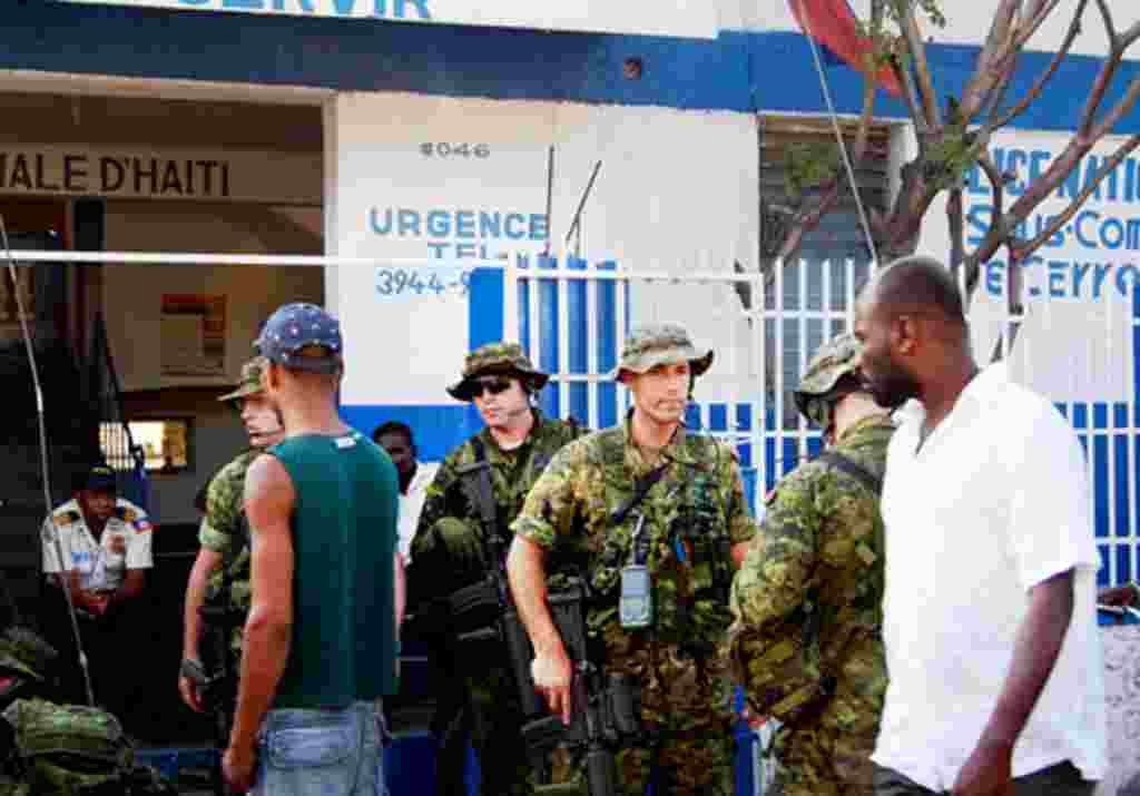 Bantuan Internasional Berlanjut di Haiti (Foto: B. Newhouse)