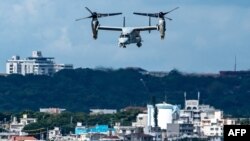 Sebuah pesawat Osprey militer AS di Pangkalan Udara Korps Marinir AS Futenma di pusat Kota Ginowan, prefektur Okinawa. (Foto: AFP)