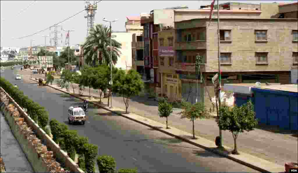 ناگن چورنگی جانے والی سڑک پر بھی ٹریفک معطل رہا _04