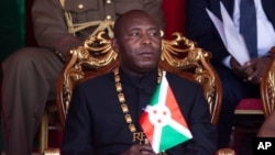 Le président du Burundi Evariste Ndayishimiye, lors de son inauguration à Gitega, au Burundi, le jeudi 18 juin 2020. (AP Photo)