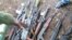 Les armes ont été saisies, au Sud-Kivu, RDC, le 5 novembre 2017. (VOA/Ernest Muhero)