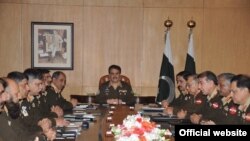 د پوځ سرلښکر د ترهگرو په ضد د قبائيلي خلکو د قربانو هم ستائينه کړې ، او وئيلي يي دي ، د شمالي وزيرستان د بې کوره خلکو سره به مرستې دوامده ساتل کيږي ، او دويې به ډېر زر بېرته خپلو علاقو ته ولېږل شي .