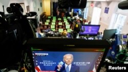 Joe Biden, quien se proyecta como presidente electo de EE.UU., hace declaraciones sobre la lucha contra el coronavirus el 9 de noviembre de 2020. 