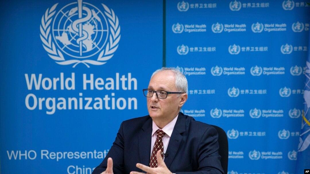Dr. Gauden Galea, perwakilan Organisasi Kesehatan Dunia (WHO) di China, saat wawancara dengan The Associated Press di kantor WHO di Beijing, 23 Januari 2020. (Foto: dok).
