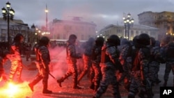 Riot police officers clash with protesters in central Moscow, 11 Dec 2010