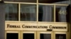 ARCHIVO - Esta fotografía del 9 de junio de 2015 muestra el edificio de la Comisión Federal de Comunicaciones en Washington. 
