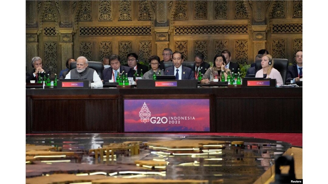 Presiden Indonesia Joko Widodo berbicara selama KTT para pemimpin G20 di Nusa Dua, Bali, Selasa, 15 November 2022. (Dita Alangkara/Pool via REUTERS)