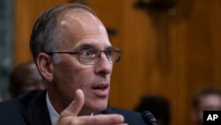 Mark Zandi, jefe de economistas de Moody's Analytics, habla ante la Comisión de Presupuesto del Senado de EEUU el 4 de mayo de 2023.