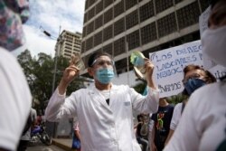 Trabajadores de la salud protestan por los bajos salarios en Caracas, Venezuela. Octubre 29, 2020. Foto: Reuters