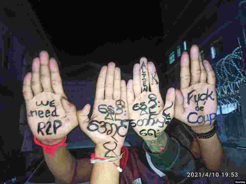 တောင်ကြီးမြို့မှာ ပြုလုပ်ခဲ့တဲ့ စစ်အာဏာရှင်ဆန့်ကျင်ရေး လက်ဝါးသပိတ်။