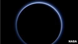  Pluto’s haze layer shows its blue color in this picture taken by the New Horizons Ralph/Multispectral Visible Imaging Camera (MVIC). The high-altitude haze is thought to be similar in nature to that seen at Saturn’s moon Titan. The source of both hazes l