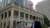资料照：一名男子走过香港终审法院