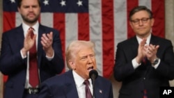 Presiden Donald Trump berpidato di hadapan sidang paripurna Kongres di Capitol di Washington, 4 Maret 2025. (Foto: Win McNamee/Pool Photo via AP)