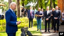 Predsjednik Sjedinjenih Država Džo Bajden obraća se medijima posle sastanka lidera G7 i NATO na indonežanskom ostrvu Bali (Foto: AP)