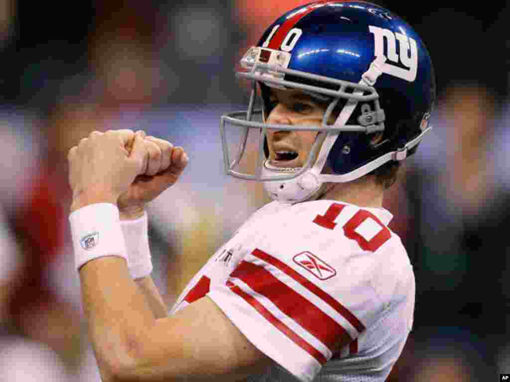 New York Giants quarterback Eli Manning reacts in the closing minutes of the NFL Super Bowl XLVI football game against the New England Patriots on February 5, 2012, in Indianapolis, Indiana. (AP)