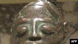 Skulptura izložena u okviru postavke "Dinastija i božanstvo"