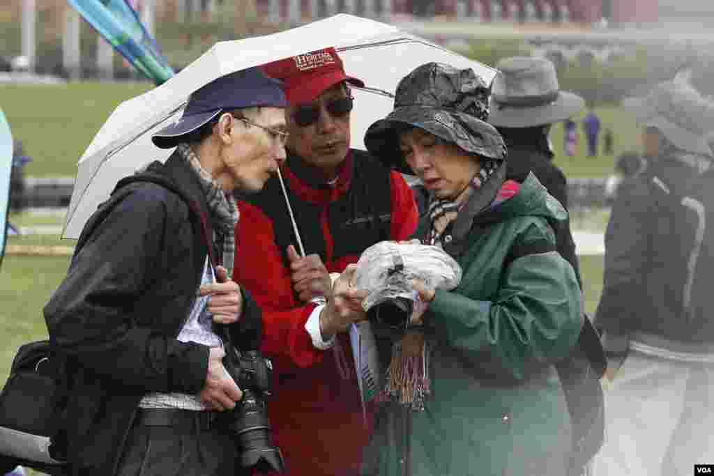 Lễ hội Diều cũng thu hút rất đông các nhà nhiếp ảnh người Việt đến sáng tác.