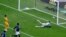 Thủ môn Mathew Ryan của Úc để thủng lưới trong trận ra quân gặp đội Pháp thuộc Bảng C World Cup 2018 trên sân Kazan Arena, ở Kazan, Nga, hôm 16/6/2018.