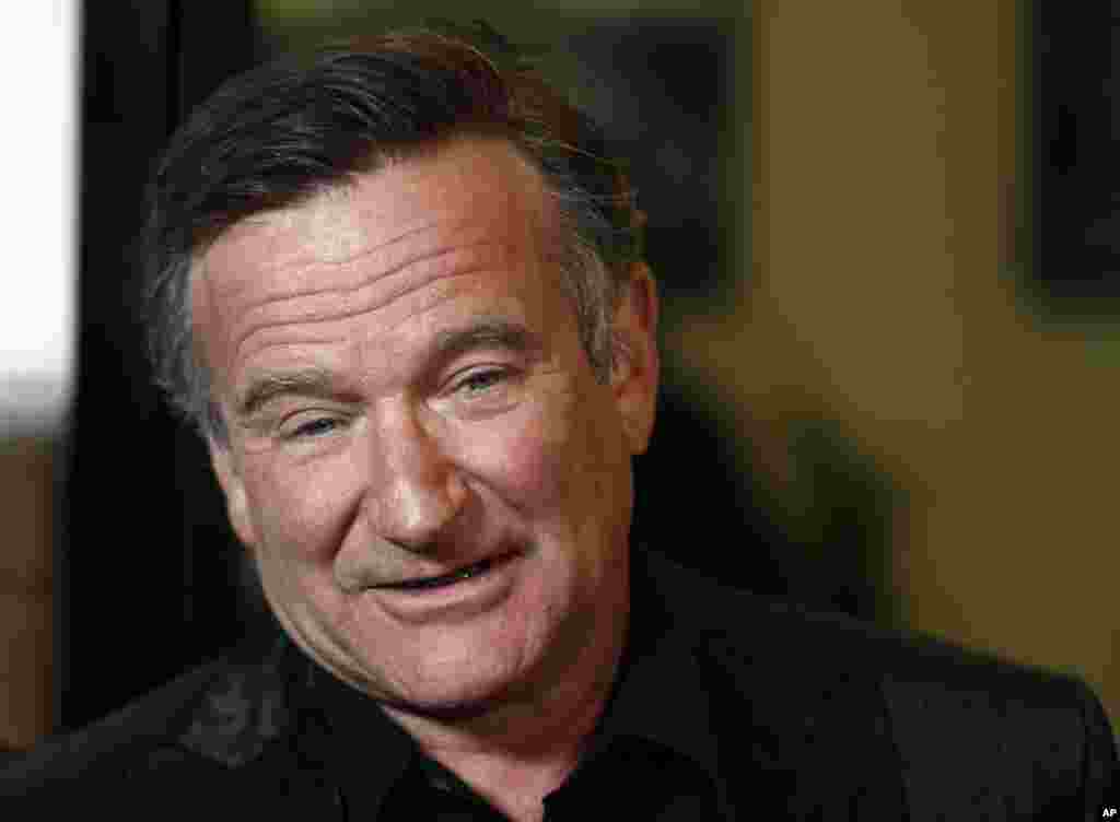 Robin Williams tiba di acara pemutaran perdana film &quot;World&#39;s Greatest Dad&quot; di Los Angeles, 13 Agustus 2009.