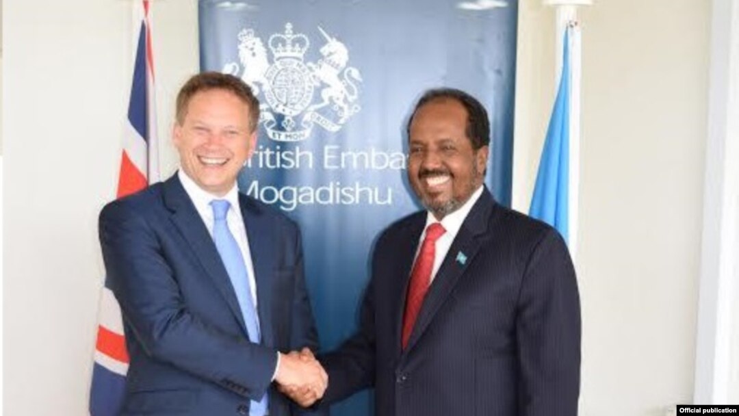 Grant Shapps iyo Xasan Sheekh (File Photo)