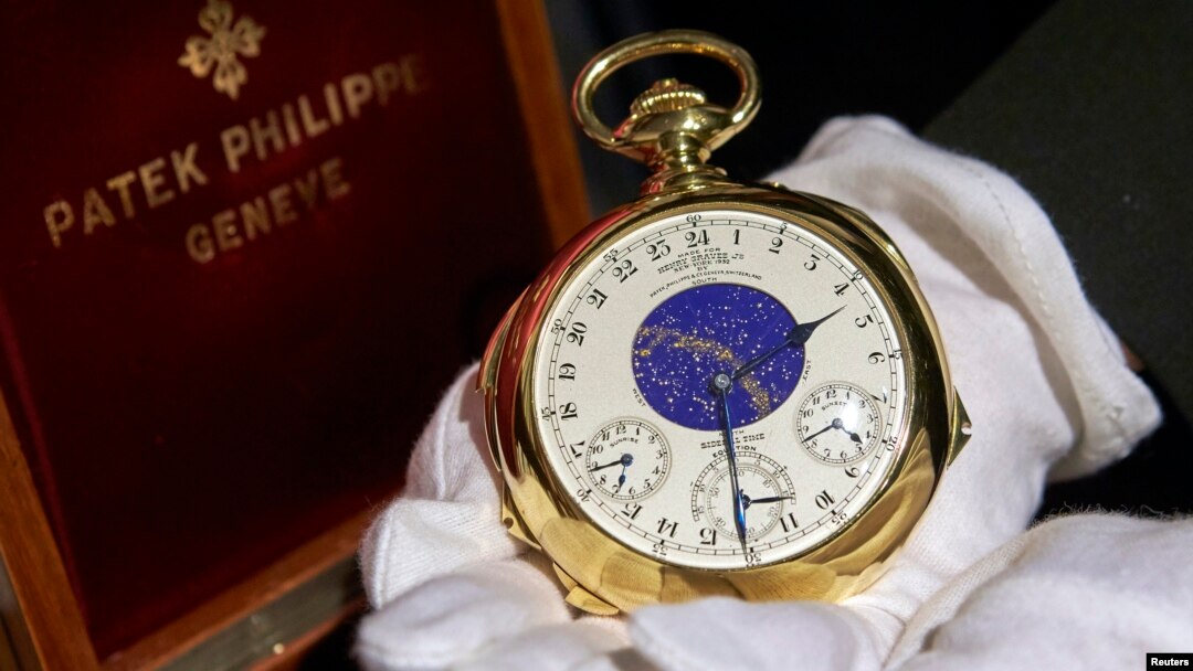 Jam "The Henry Graves Supercomplication" hasil karya Patek Philippe, saat dilelang di Rumah Lelang Sotheby's, Genewa (5/11).