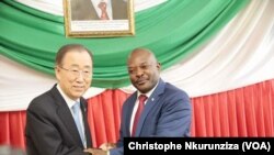 Rencontre entre Ban Ki-moon et le président burundais Pierre Nkurunziza le 23 février 2016 à Bujumbura. (VOA/Christophe Nkurunziza)