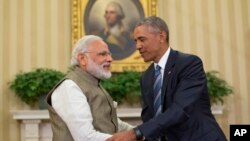 Le président Barack Obama et le premier ministre indien Narendra Modi se serrent la main à la fin d'une réunion à la Maison Blanche, à Washington, le 7 juin 2016.