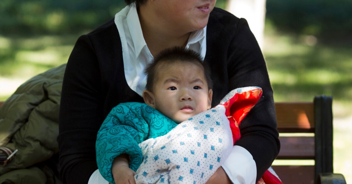 Yoshlar plyajda jinsiy aloqada bolishadi Katta kokrakli ayol bodibildingchilar