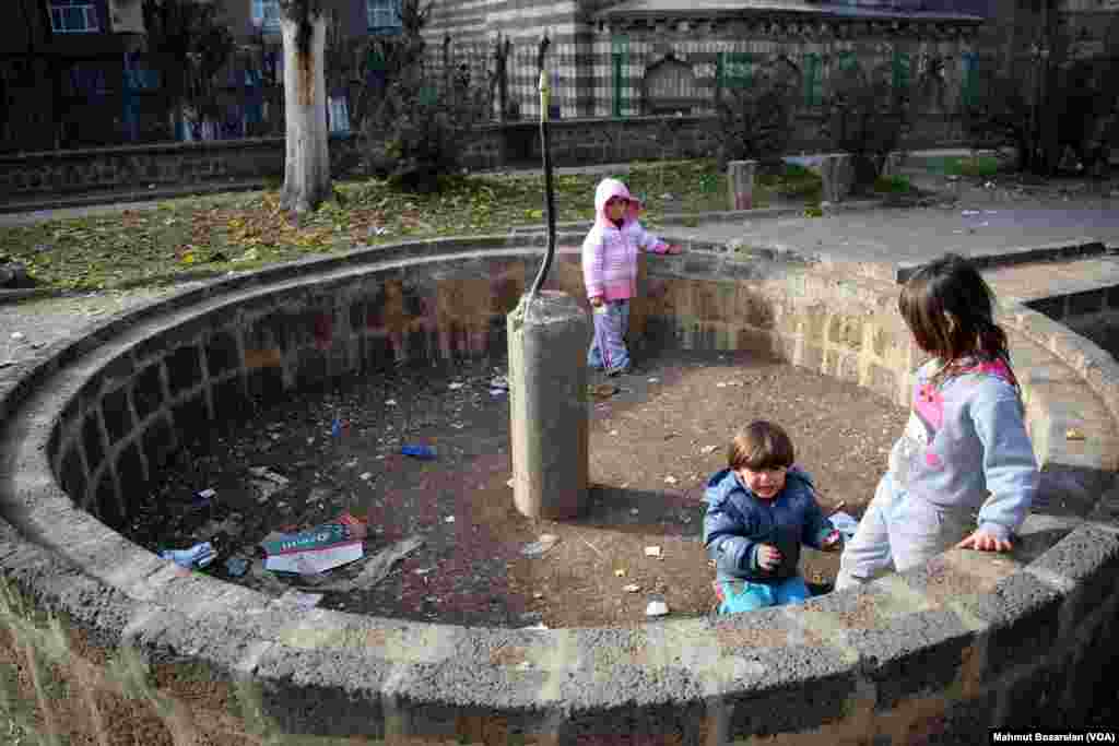 Çatışmalar sonrası Diyarbakır Sur mahallesinden görüntüler
