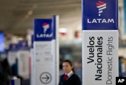 FILE - A LATAM airlines agent is pictured in Santiago, Chile, July 25, 2016. LATAM agreed to pay more than $22 million in fines related to a bribery scheme; the fines, paid to U.S. agencies, were levied for a Foreign Corrupt Practices Act violation.