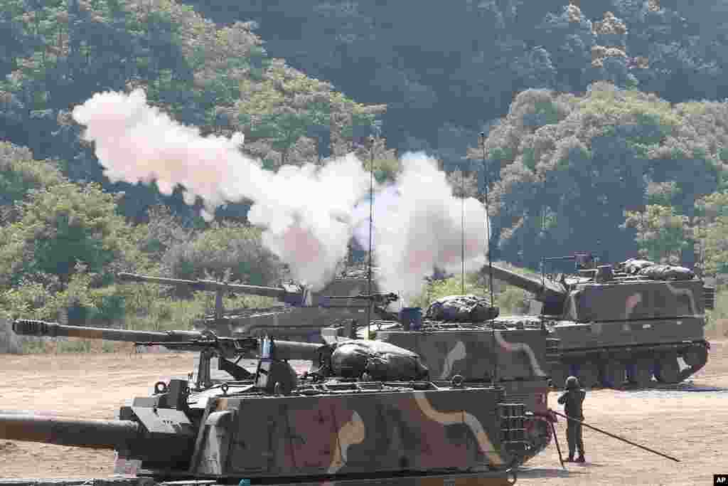 همزمان با افزایش تنش بین دو کره، کره جنوبی در نزدیکی مرز یک تمرین نظامی برگزار کرد. 