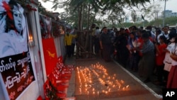 Ungkapan duka untuk menghormati meninggalnya demonstran yang tertembak, Mya Thwet Thwet Khine, di Mandalay, Myanmar, Jumat, 19 Februari 2021. 