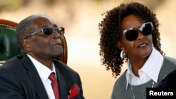 FILE: Zimbabwe's former president Robert Mugabe and his wife Grace look on after addressing a news conference at his private residence nicknamed "Blue Roof" in Harare, Zimbabwe, July 29, 2018. 