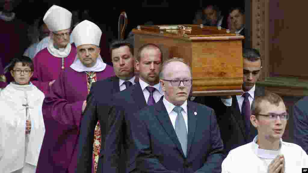 Arrivée du cercueil du père Hamel à la cathédrale de Rouen, le 2 août 2016.