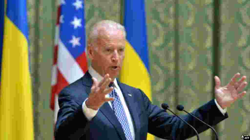 Co Bayden Rusiya prezidenti Vladimir Putini tənqid edib.