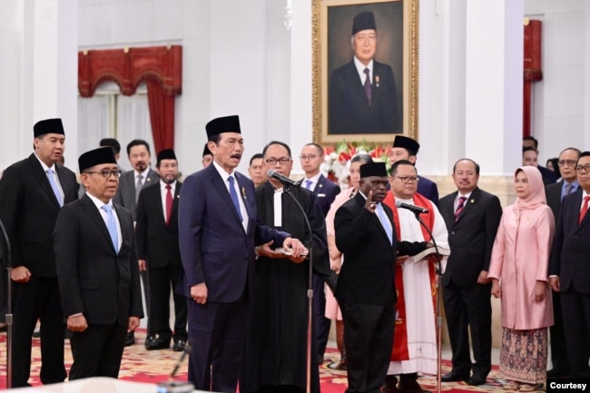 Presiden Prabowo Subianto resmi melantik Menteri di kabinet Merah Putih , di Istana Negara, Jakarta, Senin (21/10) ( biro Setpres)