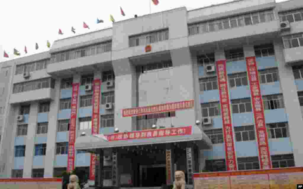 被烧的县政府大楼现已修复