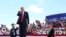 Donald Trump em campanha em Oshkosh, Wisconsin, 17 de agosto