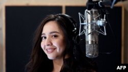 منیژه سنگین، خواننده روس تاجیک‌‌تبار