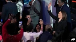 Kamala Harris yayin da ta kai ziyara wata mujami'a a jihar Georgia